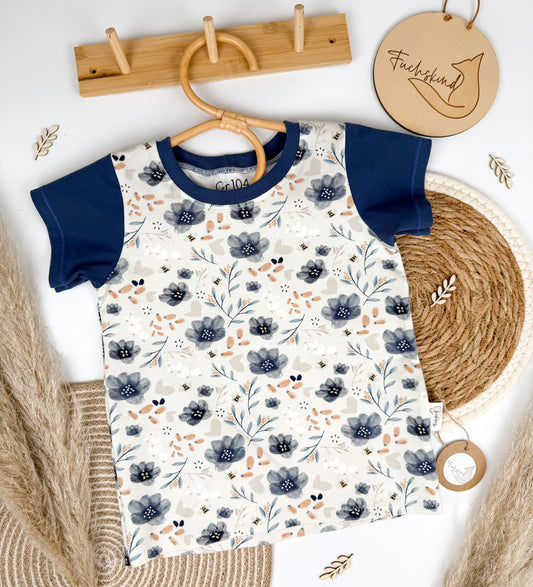 Shirt Gr. 104 / Bio Baumwolle / blaue Blumen