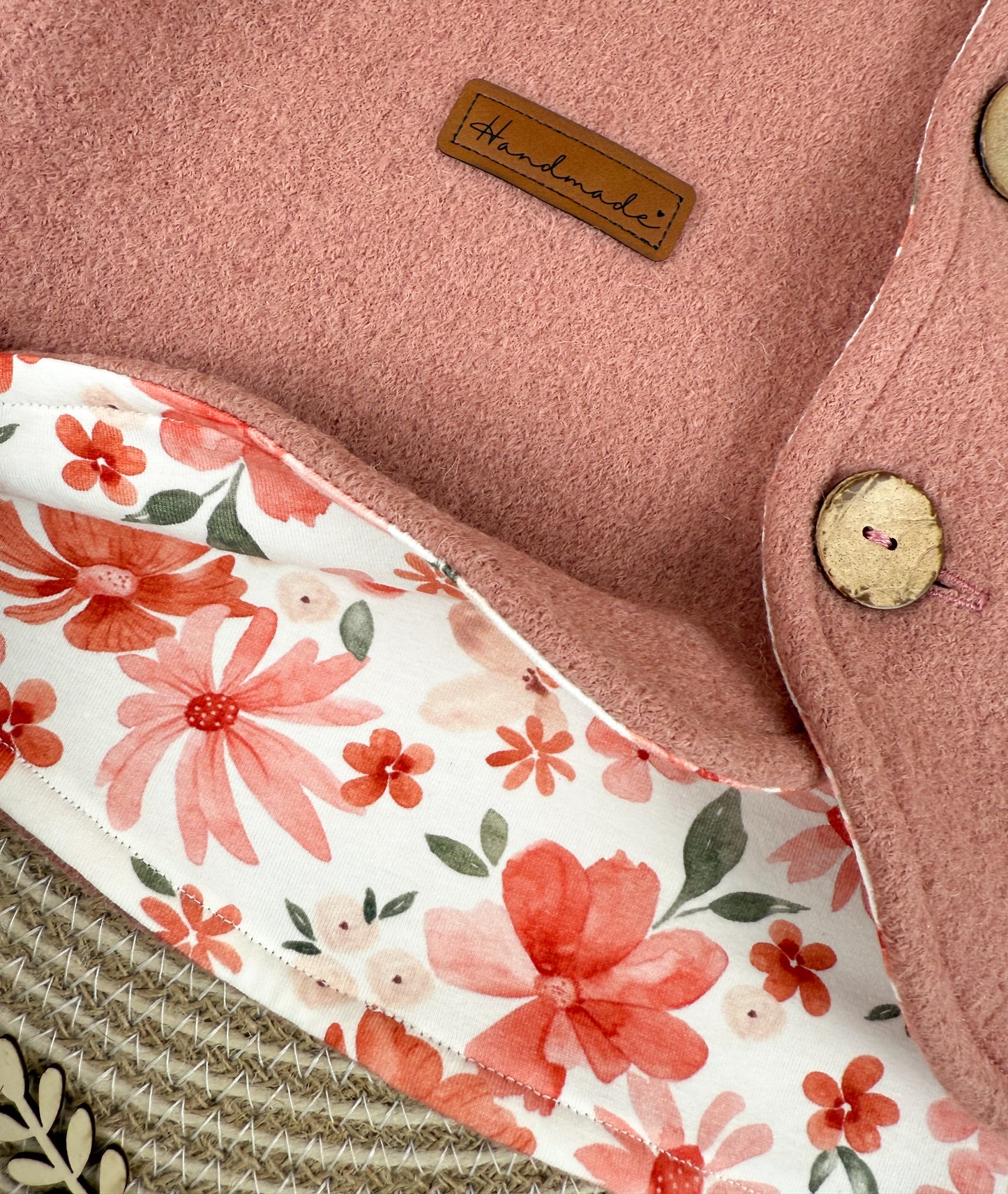 Walkweste Gr. 122 / Bio Baumwolle - 100% Schurwolle / Soft Blush - Rosa Rote Blumen